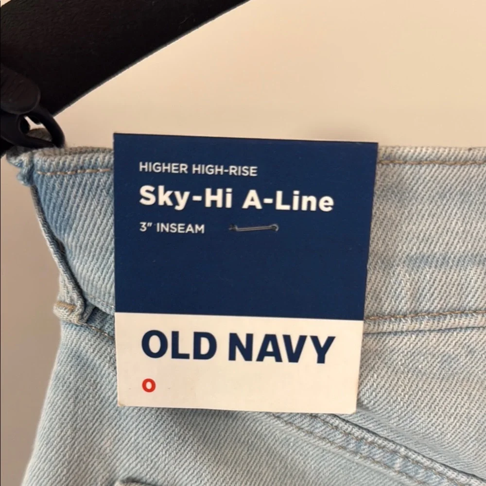 Old Navy Women's Light Blue Denim Shorts - Picture 3 of 5